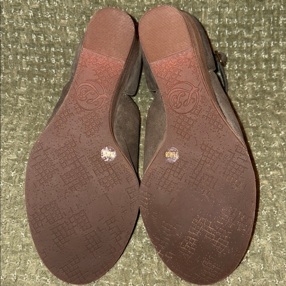 Lucky brand, suede, peekaboo wedge shoes, New store display size 7.5 - Picture 7 of 9